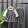 Set di abbigliamento Set di vestiti per ragazze Primavera Autunno Bambini Moda Gilet di cotone Abito T-shirt Pantaloni 3 pezzi Tute per abiti da bambino