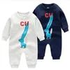 Småbarn Kidskläder sätter nyfödda Baby Rompers Cotton Fleece Girls Boy Clothes Designer Letter Print Spädbarn Jumpsuit Pyjamas
