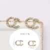 Złoto plated sier marki projektanci litery studni geometryczne słynne kobiety okrągłe kryształowy kryształ perłowy na przyjęcie weselne kiderlry sportowy styl