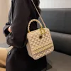 Роскошная и модная маленькая квадратная сумка для женщин Черно -белая диагональная цепочка Дизайнер Сумка высокая роскошная сумочка Женская простая и универсальная сумка для плеч