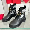 Cowhede Boots Luxury Designer Boots Womens Printed Socks Platform Boots Sexiga Studed Martin Boots Outdoor Classic Over Kne Biker Boots Fashion Short Knight Boots