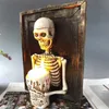 Nowość 1PC Nowy Halloween Skull Photo Photo Frame Candle Materiał żywiczny Materiał szkieletowy horror atmosfera dekoracyjna ozdoba żywiczna J230815