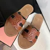 Celiny Loafer Platform Sandal Slip no designer de calçados chinelos de natação de verão lesão de luxo slides de couro de couro para ar livre mulas sandale moda triomphe entupimento slide
