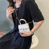 Cross Body 2023 Nowy koreański mini haft haftowy nić ręczna mała kwadratowa torba łańcuchowa pasek pojedynczy ramię Crossbody Małe torba usta czerwone work -handelbagsstore