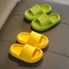 Slipper Kinderlippers Summer Boys Girls Glip zachte zool dikke kamer casual slippers r230815