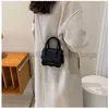 Cross Body Mini Cookie Bolsa de Mãos de Mãos 2023 Novo Popular ombro de Bolsa Crossbody Boca de Pacote Vermelho VERSÁTIL MULHER