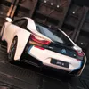 Consegna gratuita 1 24 BMW i8 Supercar Legato Auto Modello di veicoli giocattolo raccolgono regali Transport Transport Transport Toy T230815