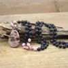 Pendanthalsband Rhodonite Drop Pendants Knutade Natural Red Gems Stone Chip Mala Yoga Chain 8mm Black Lava Round Pärledsmycken QC0163