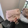 Cross Body Mini Bag New Lingge Cadena Bolsa de hombro Versátiles Versátiles Bordado Hilo Bag Summer Little Golden Ball Lipstick Bagbody Bag Caitlin_Fashion_Bags