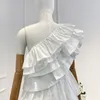 Casual klänningar 2023 Ankomster högkvalitativa Pure Cotton White Flouncing One Shoulder Cascading Women Mini Summer Dress