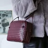 Luxusmarke Damen Umhängetasche Designer-Tasche mit echtem Leder handgewebte schwarze Einkaufstasche Fashion Einfacher Reißverschluss Tasche 2023 Neuer heißer Verkauf