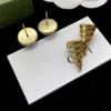 Charm designer nytt mässingsmaterial inlagd med pärla glass form design engelska bokstavskänsla örhängen öronstuds 5srb