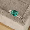 2023 Fashion New S925 Silver Geometric Emerald Women's Ring, Simple Design Ring in Europa e America, vendita a caldo