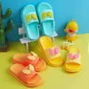 Slipper barn flickor vinge toffel skor baby barn schuhe animation vatten badrum antiskid sandaler