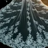 Bridal Veils Luxury Long Wedding Sequin Appiques Edge 1 Layer Tulle Cathedral Veil med Comb Ivory Coustom Made