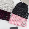 Mode hochwertige Brief Mütze Unisex Strick Hat Klassische Sportschädelkappen für Frauen Männer Autume Winterhüte Freiländische Outdoor