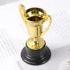Dekorativa föremål 25st mini Trophy Plastic Achievement Prispris belöningspriser för barn vuxna fest firande sportevenemang gynnar för spel 230815