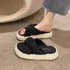 Slippers tofflor kvinnors sommar utomhus mode ny tjock botten non-halp flip mjuk botten strand sandaler flip flops skor