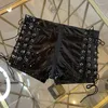 Женские шорты 2023 Женщины черная яркая ПВХ патентная кожаная повязка сексуальная молния на молнии мини -микро -полюсной танец