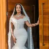 2023 Neues weißes Off Schulter -Hochzeitskleid Spitze Perlen Perlen Mermaid Stufe Ruffs Robe de Soiree Turkish Couture Dubai BC111610 02319