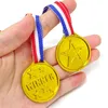 Obiekty dekoracyjne figurki złoty zwycięzca Medal dla dzieci Nagroda Zachęcaj do sportu w dzień imprezowy Dzieci Prezenty urodzinowe Kinder Spielzeug 230815