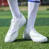 2023 Neue Qualitätsfußballstiefel Großhandel bequeme Fußballschuhe atmungsaktive weiße Männer Sneakers Futsal Training 230814