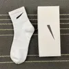 N ike Fashion Solid Sports Mens Socks Classic Hook Black and White Sweat Absorbing Spring Letter Printed Sock Embroidery Cotton Man Woman ten Colors Fashion socks