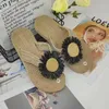 Сколкно-этнический стиль соломенная тканая конопляная конопляная конопляная конопляная женская сандалии носят шлепанцы модные пляжные цветочные клики.