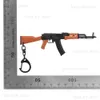 AK47 Mini Tüfek Tabancası Keychain 1 9 Minyatür Oyuncak Taban Keyasyon Şekli Tabanca Kolye Süsleme Hediyesi Ordu Fan Koleksiyonu T230816