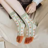 Frauen Socken kämmte Baumwolldiamantstreifen Jacquard Schweißabsorbing Fünf-Toe-Split-Großhandel