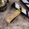 Designer -Schlüsselanlagen Luxus -Herrenschlüsselring mit goldener Schnalle Briefe Tasche Charme Lanyard Anhänger Auto Leder klassische Schlüsselbund für Frauen