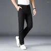 Pantaloni da uomo 2023 primavera estate etero casual business moda khaki grigio rosso nero guscio di colore a colori più dimensioni 38 40