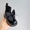 Buty Buty Buty Dziewczyny Baby Cienka futra jesienna skórzana skórzana buty Bowtie Pinkblack dla dzieci Krótkie botki kostki Rozmiar 2636# J230816