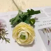 Dekorative Blumen künstliche Blumendekorationen Fälschung mit Stielen Blätter Arrangement Realistische Blüte Seidenponey