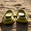 Pantofole 2023 Summer Outdoor Beach Slipper per uomini 4 cm Coppie sneaker non slittanti Slide Flip di mare Flip di mare Soft Eva Cloud Scarpe