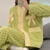 Abbigliamento da sonno femminile 2023 Piccola corallo Piajama Donna Autunno inverno Sweet Cute Avocado Green Mulle Spesso set di abbigliamento da casa a V-Neck