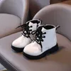 Stiefel 2023 hell Lederschuhe Kinder Fashion Kinder Kurzstiefel nicht Slip Footwear Herbst gemütliche Kleinkindschuhe für Mädchen Jungen G06274 J230816