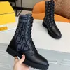 Projektantka z dzianiny Buty Martin dla kobiet 2023 Nowe buty w połowie koronki Lace-up litera elastyczne kokpy buty grube obcasowe buty dla kobiet