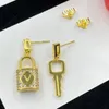 Kvinnor 18k Guldpläterade örhängen med diamant personlig låsnyckeluppsättning rostfritt stålörhängen lyxiga festsmycken med presentförpackning