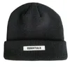 Beanieskull Caps Autumn and Winter Korean liten etikett Sticked Hat Cold Men Women Casual AllMatch Pile Letter Wool 230816