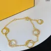 مصممي المجوهرات الفاخرة سوار سوار للسيدات أزياء حزام الحزام F Designer Gold Bracelets Classic Simpie Style Pendant G2308163BF