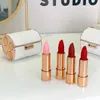 Lipstickkedjespåse Set 4 Färg långvarig matt läppstift Vit läderpresentan för tjejens födelsedag Privat etikett 230816