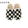 Damier Fuzzy rétro en peluche Asifn Checker Slippers Femmes pour un confort hivernal confort