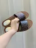 Luxury Signer lås den Flat Mule Women Slipper Sandal Brown Leather Star Summer Sandal Flats Flip Flop Outdoor Beach Casual tofflor med ruta 35-43