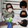 M610新しい秋の冬の赤ちゃんの子供を編む帽子ミニレター子供スカルビーニーキャップウォームウールの帽子