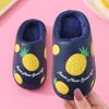 Pantottante inverno caldi per bambini in cotone pannelli vampiri impermeabili non slip sola pannelli soffici pannelli a casa in stile da frutto interno scarpe per bambini r230815