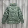 Frauen in Parkas Frauen Herbst Lose dünne gepolsterte massive Jacke Kurzständer Pocket Pendell vollständig passende weiße Ente Down Coat Parka Z230817