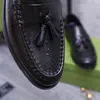 Novo 2023 masculino de vestido de grife de designer de grife clássico de wedding de escritório machos mocassins andando sapatos de condução tamanho 38-44
