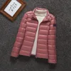 Veste de couche légère décontractée Femmes Simple Coume à capuche 2023 Nouveau collier de mode Collier léger Slim grande taille de pierre manteau 252g