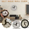 Wspinaczka r Brytyjska komedia inspirowana Ministerstwem Silly Walk Wall Clock Comedian Home Decor Nowator Watch Funny Walking Silent Mute 230815